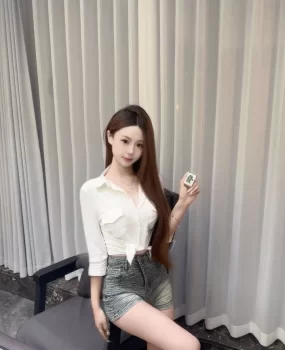 性感大奶骚货很诱人 自带公寓