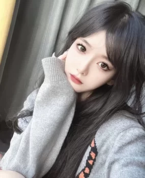 清纯美少女00后稚嫩风性感淑女风兼顾符合你胃口