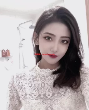 体验鼓楼爱笑皮肤白的女孩