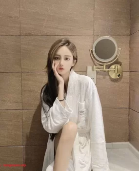 杭州后入性感二次元s身材的小骚货,暴力抽插超淫荡,小XUE太紧了,容不下我大即把,一插她就大叫